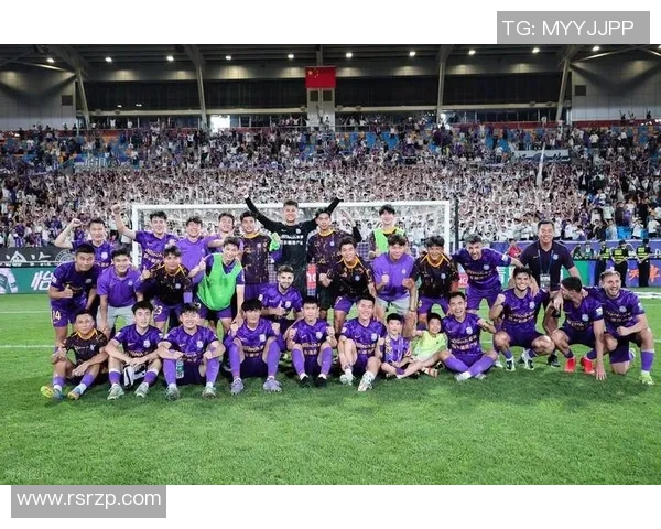 西涅因言论不当引发争议,球迷炮轰抗议 西涅因言论不当引发争议,球迷炮轰抗议